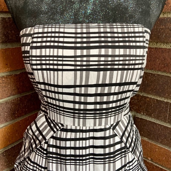 Black and White Plaid Strapless Dress with Pockets - Picture 6 of 12